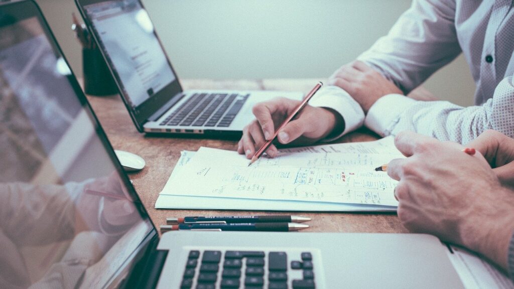 office, business, men-1209640.jpg